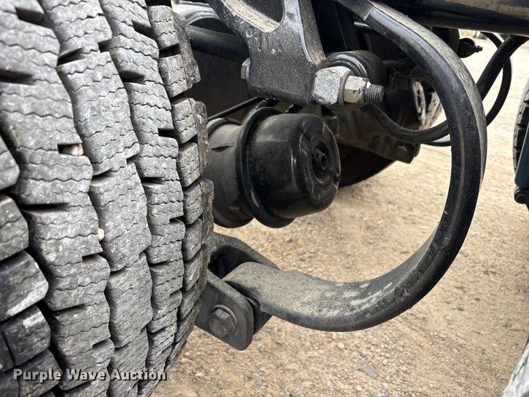 image for item EU0450 2019 Kenworth T680 semi truck