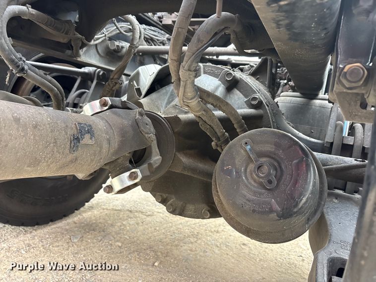 image for item EU0450 2019 Kenworth T680 semi truck