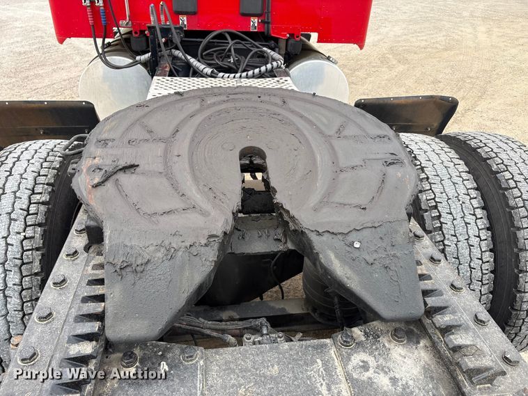 image for item EU0450 2019 Kenworth T680 semi truck