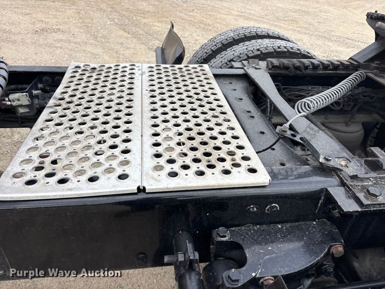 image for item EU0450 2019 Kenworth T680 semi truck