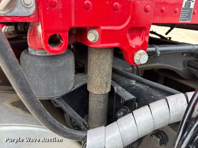 image for item EU0450 2019 Kenworth T680 semi truck