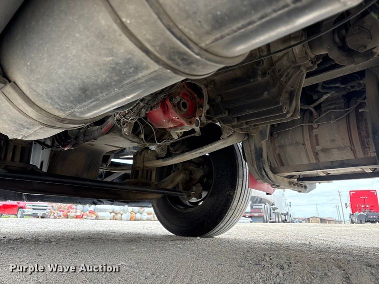 image for item EU0450 2019 Kenworth T680 semi truck