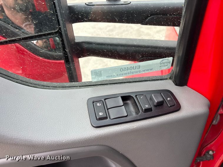 image for item EU0450 2019 Kenworth T680 semi truck