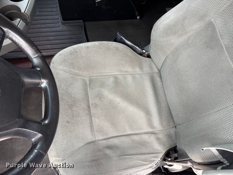 image for item EU0450 2019 Kenworth T680 semi truck