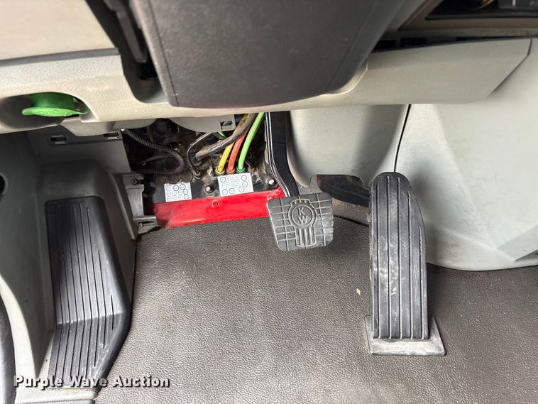 image for item EU0450 2019 Kenworth T680 semi truck