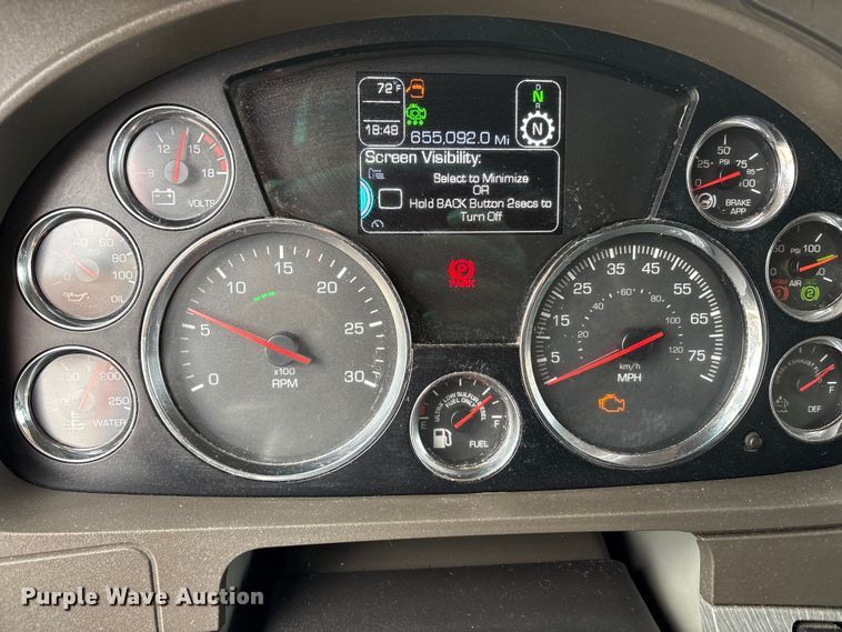 image for item EU0450 2019 Kenworth T680 semi truck