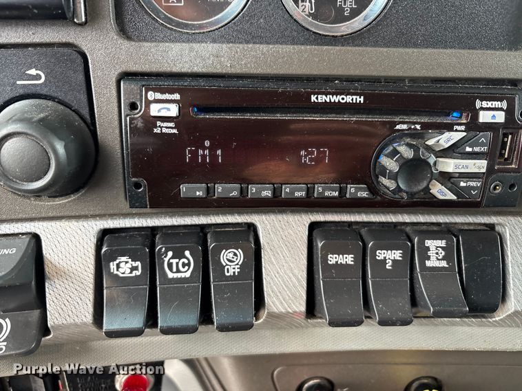 image for item EU0450 2019 Kenworth T680 semi truck