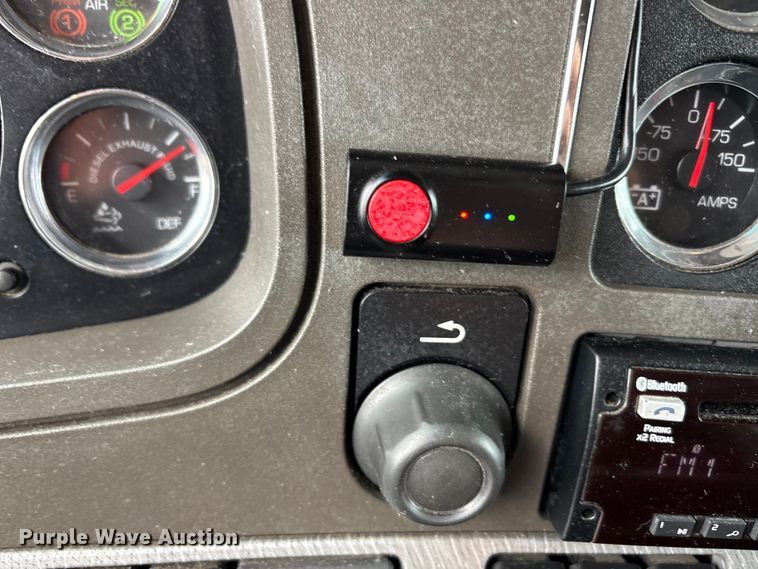 image for item EU0450 2019 Kenworth T680 semi truck