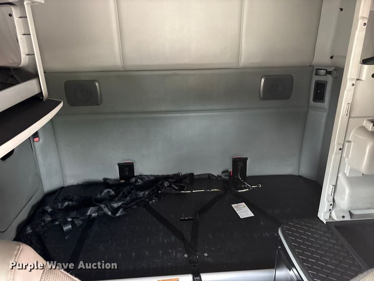 image for item EU0450 2019 Kenworth T680 semi truck