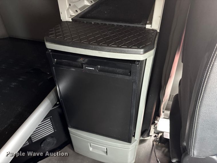 image for item EU0450 2019 Kenworth T680 semi truck