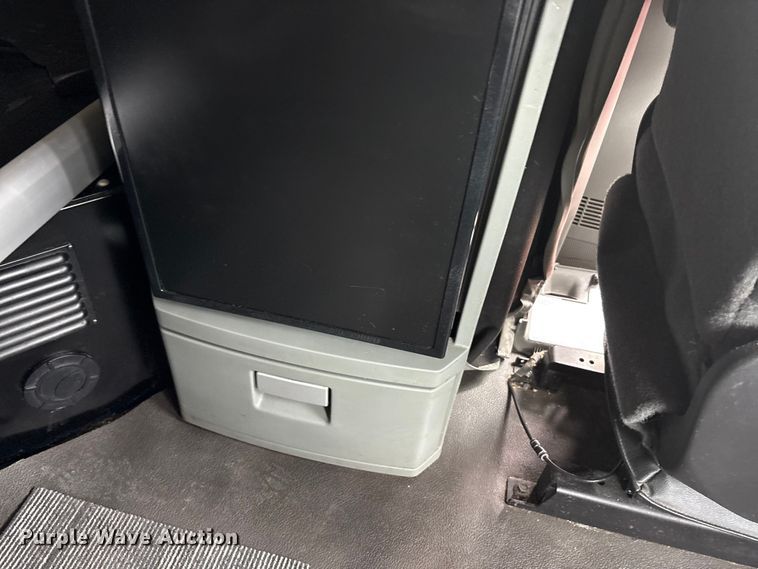 image for item EU0450 2019 Kenworth T680 semi truck