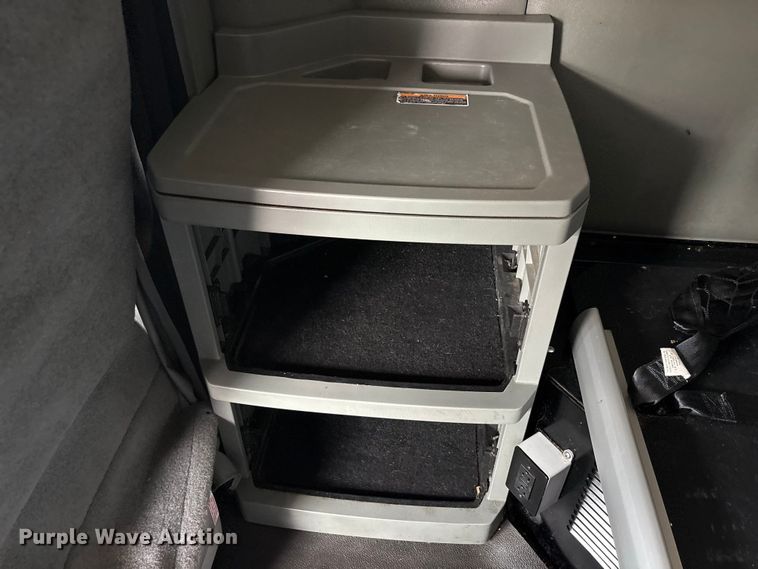 image for item EU0450 2019 Kenworth T680 semi truck