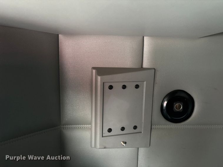 image for item EU0450 2019 Kenworth T680 semi truck