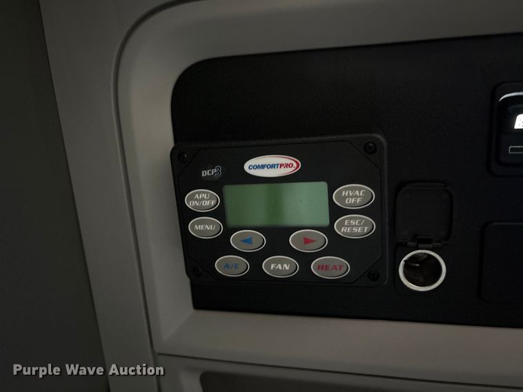 image for item EU0450 2019 Kenworth T680 semi truck