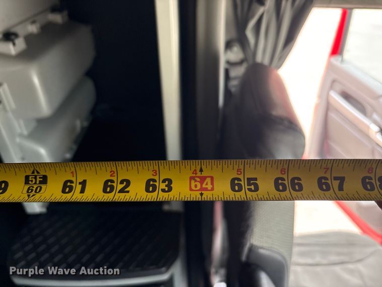 image for item EU0450 2019 Kenworth T680 semi truck