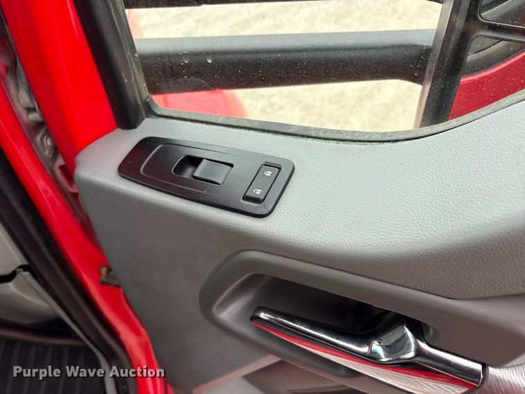 image for item EU0450 2019 Kenworth T680 semi truck