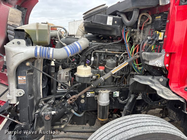 image for item EU0450 2019 Kenworth T680 semi truck