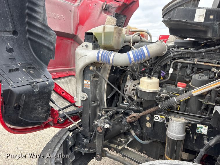 image for item EU0450 2019 Kenworth T680 semi truck