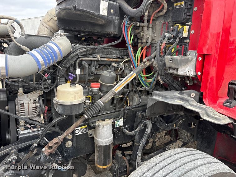 image for item EU0450 2019 Kenworth T680 semi truck