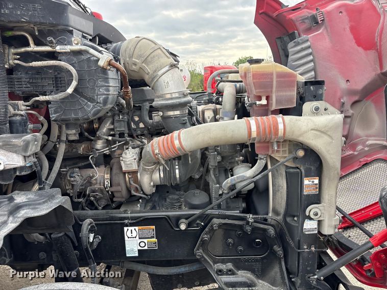 image for item EU0450 2019 Kenworth T680 semi truck