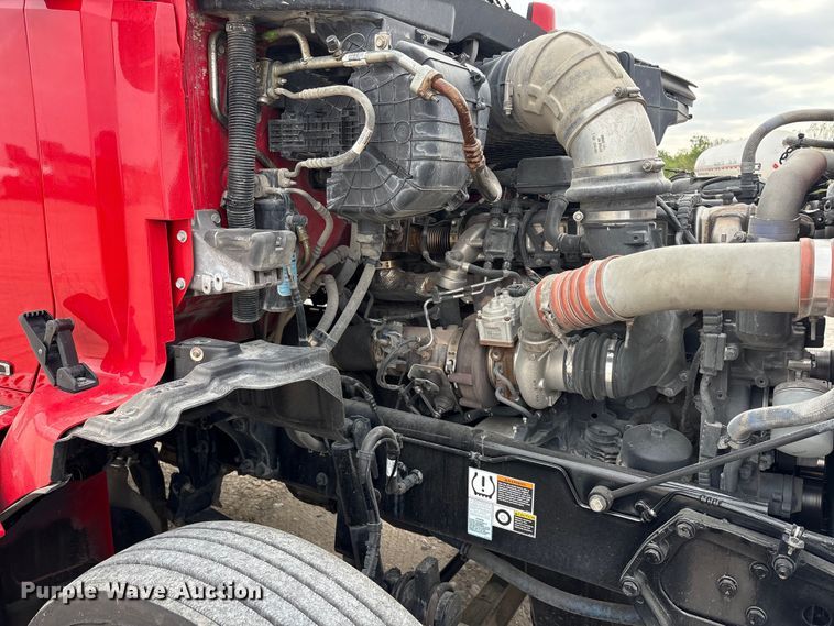 image for item EU0450 2019 Kenworth T680 semi truck