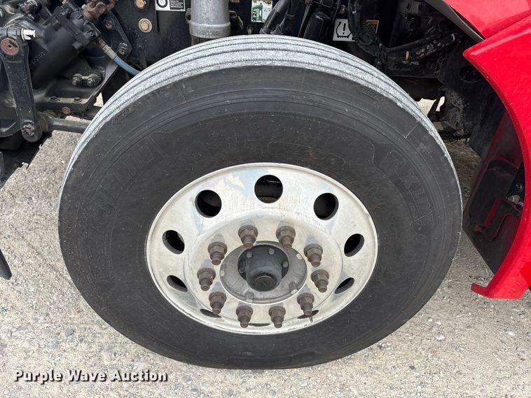 image for item EU0450 2019 Kenworth T680 semi truck