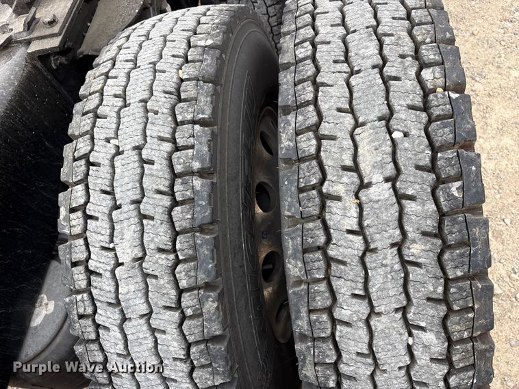 image for item EU0450 2019 Kenworth T680 semi truck