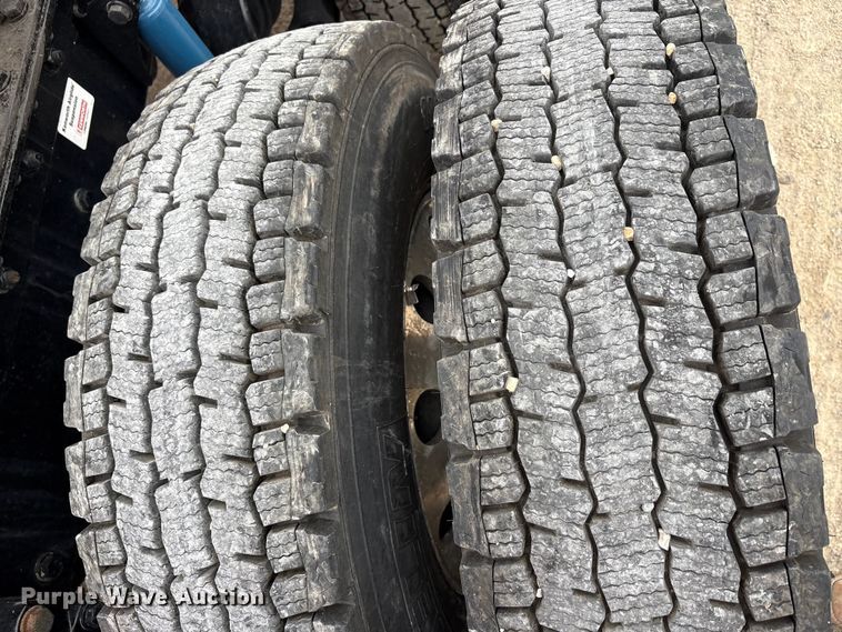 image for item EU0450 2019 Kenworth T680 semi truck