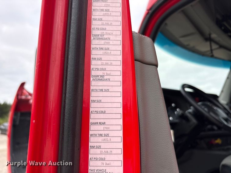 image for item EU0450 2019 Kenworth T680 semi truck