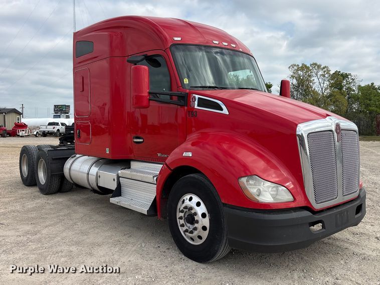 image for item EU0451 2020 Kenworth T680 semi truck