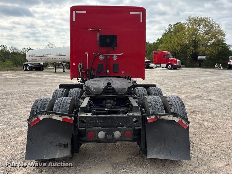 image for item EU0451 2020 Kenworth T680 semi truck