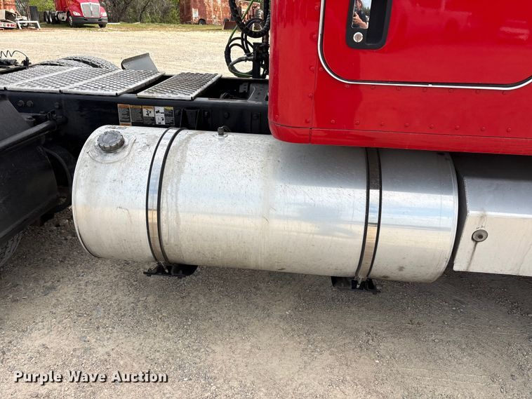 image for item EU0451 2020 Kenworth T680 semi truck