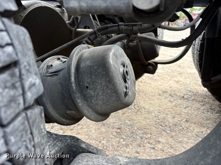 image for item EU0451 2020 Kenworth T680 semi truck