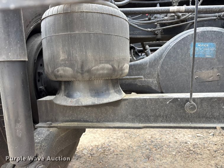 image for item EU0451 2020 Kenworth T680 semi truck