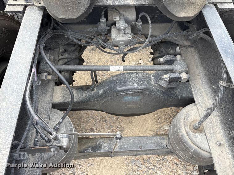 image for item EU0451 2020 Kenworth T680 semi truck