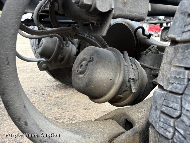 image for item EU0451 2020 Kenworth T680 semi truck