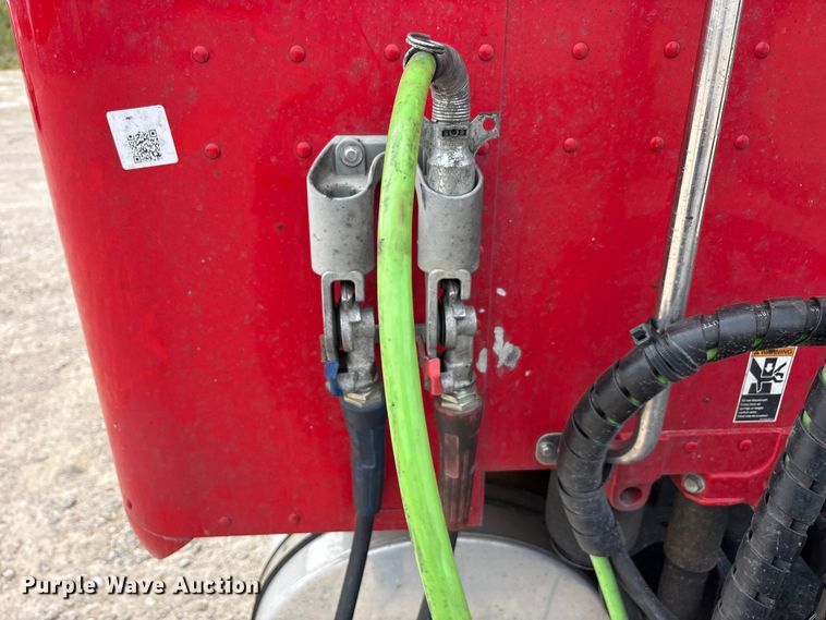 image for item EU0451 2020 Kenworth T680 semi truck