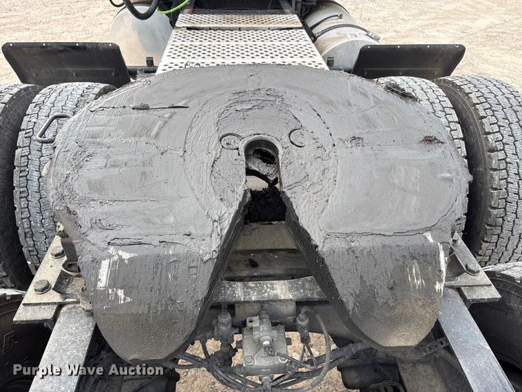 image for item EU0451 2020 Kenworth T680 semi truck