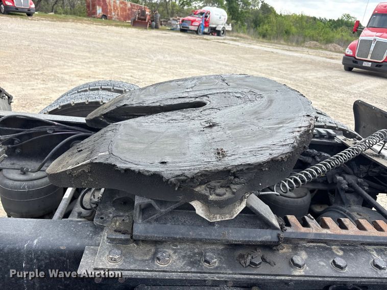 image for item EU0451 2020 Kenworth T680 semi truck