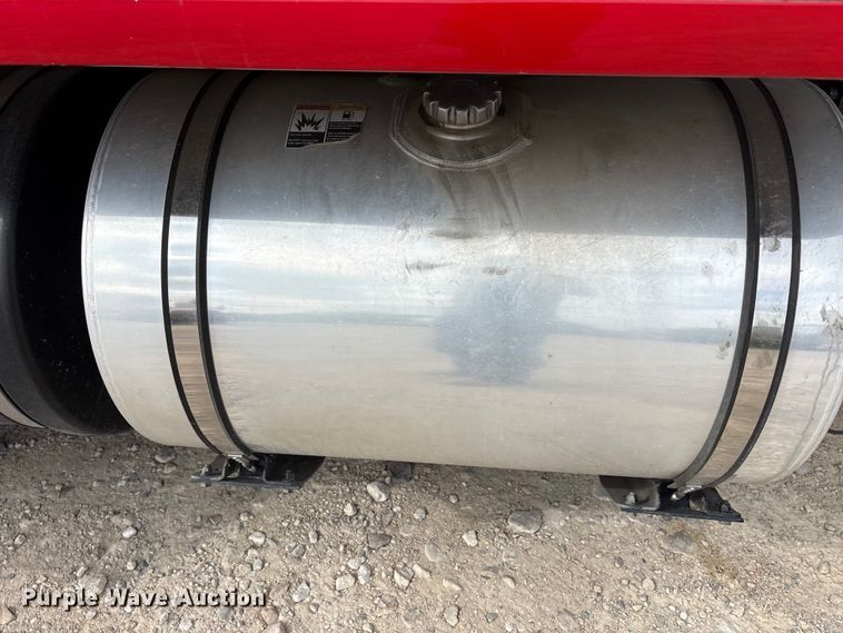 image for item EU0451 2020 Kenworth T680 semi truck