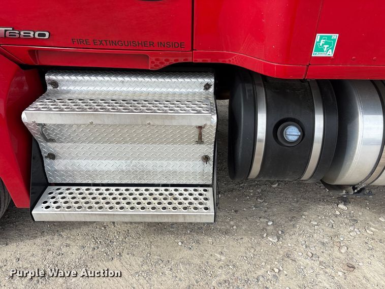 image for item EU0451 2020 Kenworth T680 semi truck