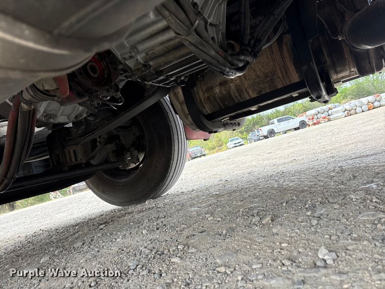 image for item EU0451 2020 Kenworth T680 semi truck