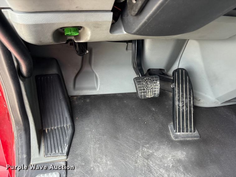 image for item EU0451 2020 Kenworth T680 semi truck