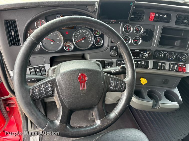 image for item EU0451 2020 Kenworth T680 semi truck