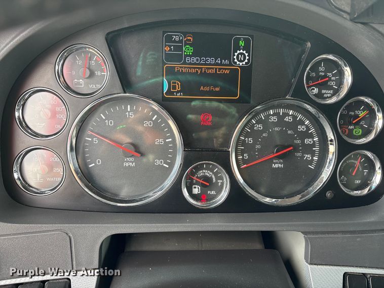 image for item EU0451 2020 Kenworth T680 semi truck