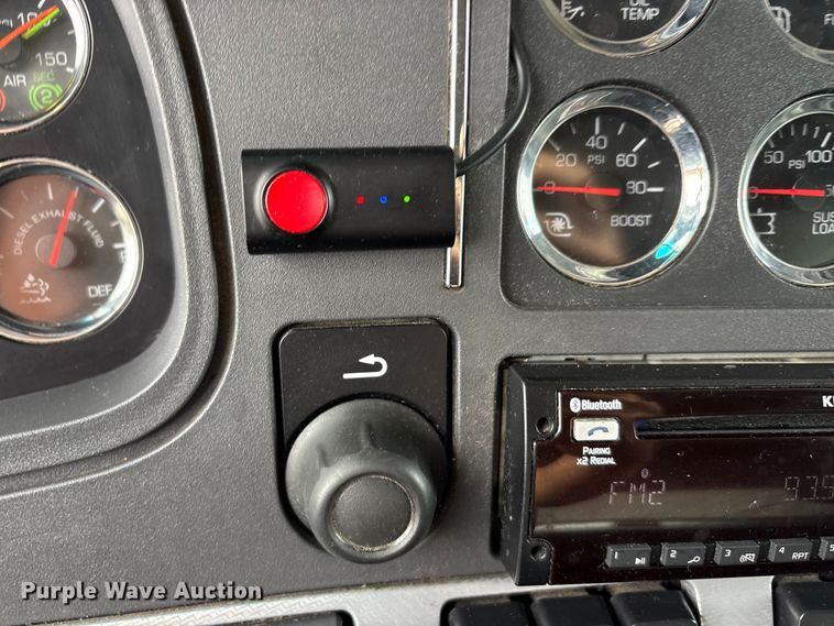 image for item EU0451 2020 Kenworth T680 semi truck