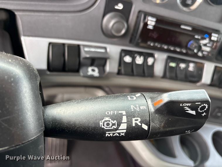 image for item EU0451 2020 Kenworth T680 semi truck