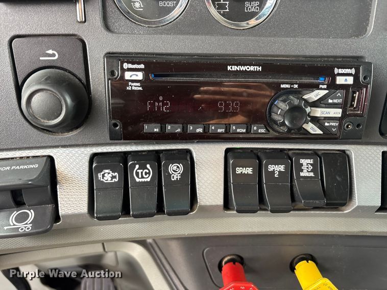 image for item EU0451 2020 Kenworth T680 semi truck