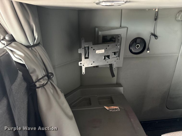 image for item EU0451 2020 Kenworth T680 semi truck