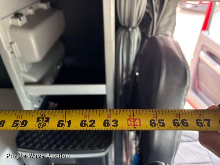 image for item EU0451 2020 Kenworth T680 semi truck